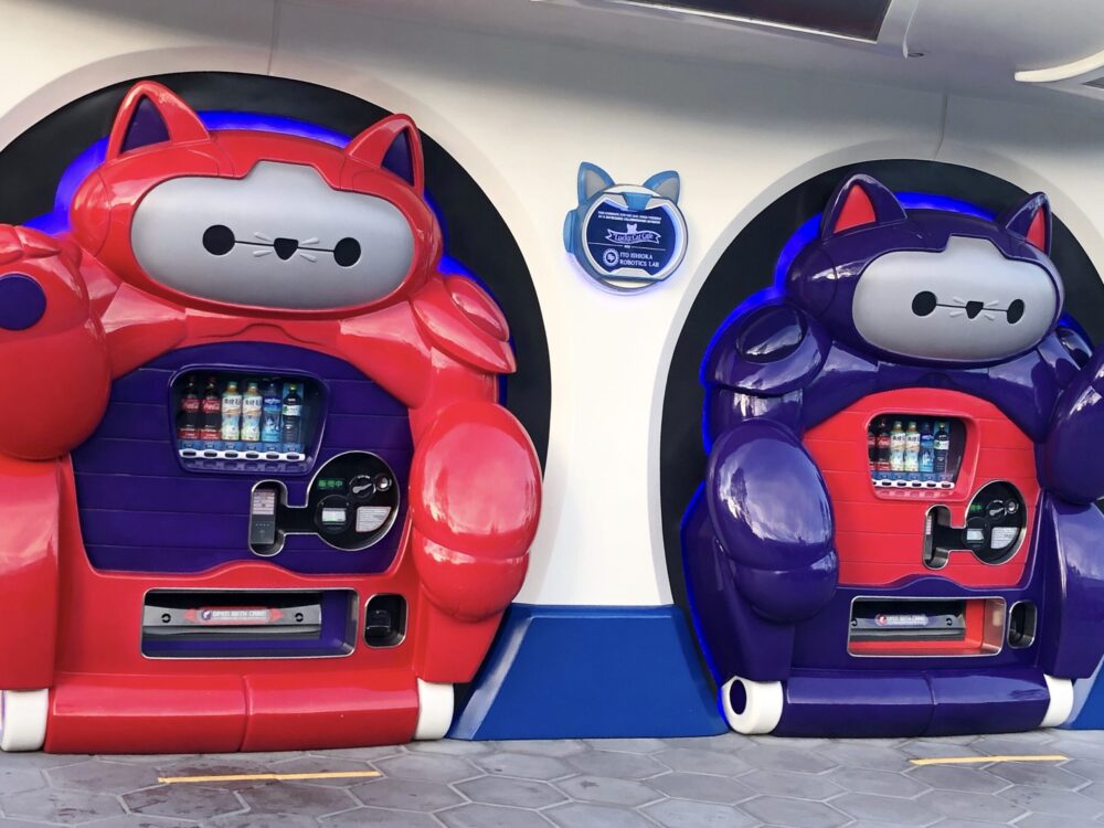 Tdl ベイマックスの猫型自販機がトゥモローランドに登場 Disney Seasons