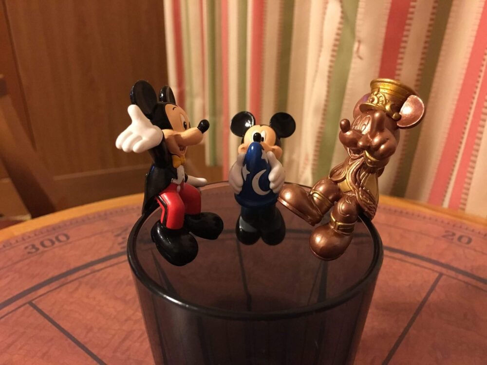 Tdr35周年 ミッキーマウス好き必見 コップのふちミッキーを同行者さんと4つ買った結果 Disney Seasons